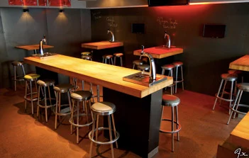 Un bar « self-service ». Au Fût et à Mesure