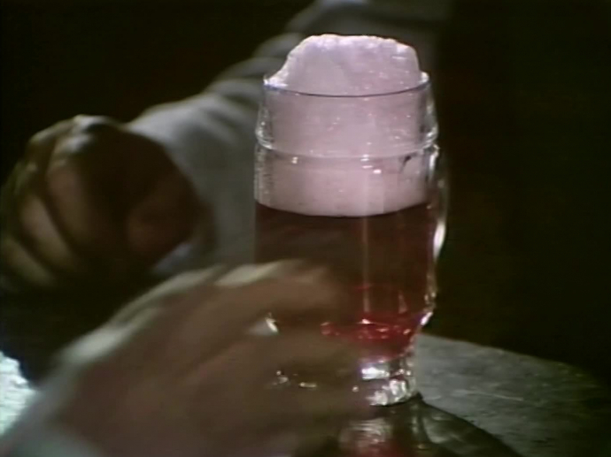 Publicité bière suisse 1982 : une couleur à part